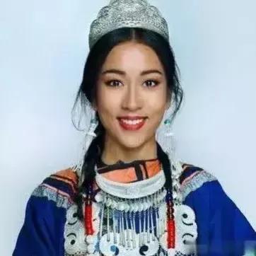 彝族出了好多歌手，如曲比阿乌，山鹰组合，彝人制造，莫西子诗，吉克隽逸，海来阿木，