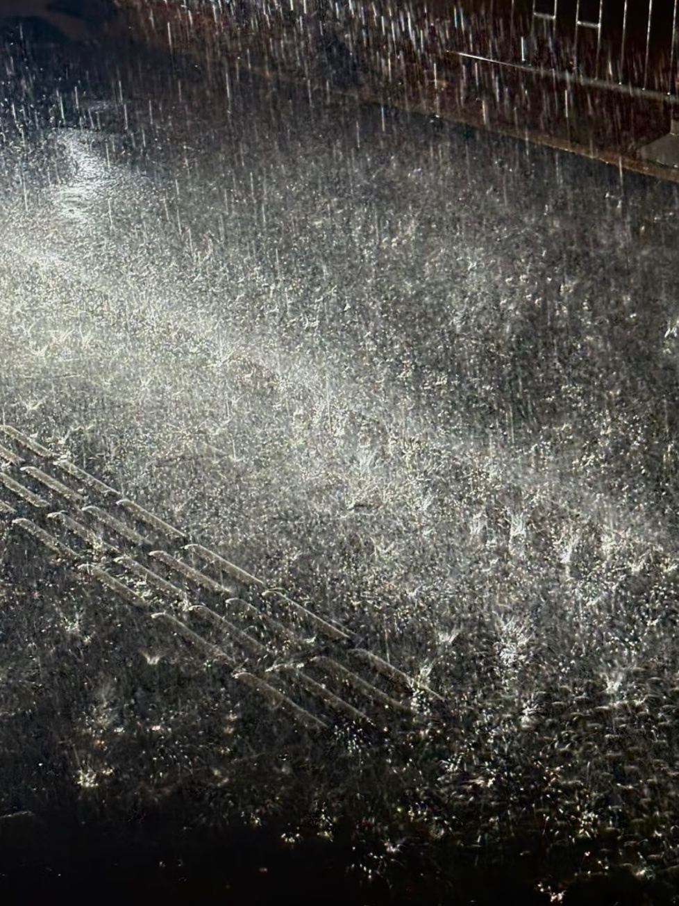 这天是漏了吗，雨能下这么大