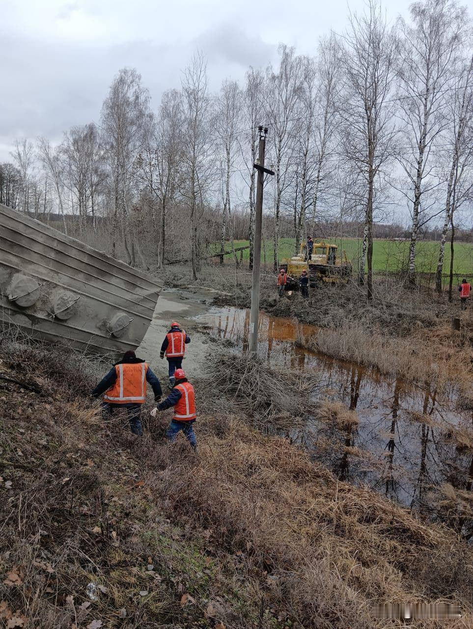 不知道俄罗斯人怎么袭击的？导致日托米尔地区，小摩托攻击一个重要的物流枢纽，袭击导