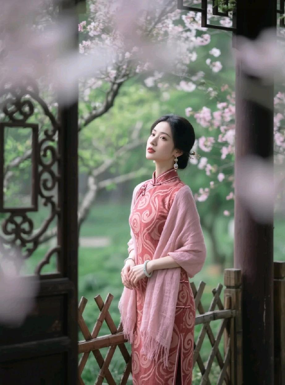 很多人天天琢磨“风口在哪”，其实你把时间线拉长就会发现——
从古到今，真正赚大钱