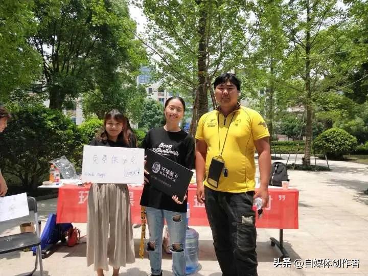 两块牌匾治愈外卖小哥的疲惫，这抹荣光直抵心底
 
2026年3月25日，江苏一则