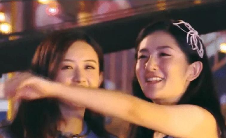 谢娜赵丽颖友情再升级！
从模糊祝福到高清探班，
十年情谊令人羡慕

这一幕真是让