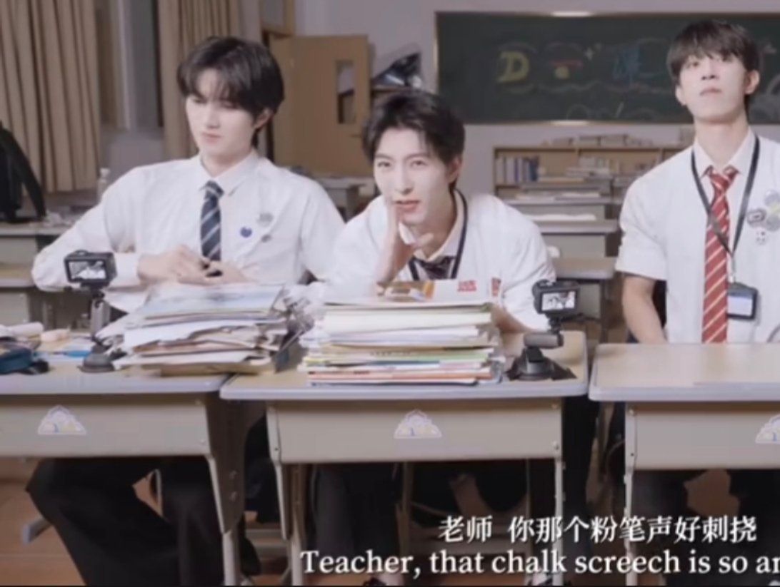 专注做吃播asmr的星星vs专注给星星做掩护的邱邱 ​​​