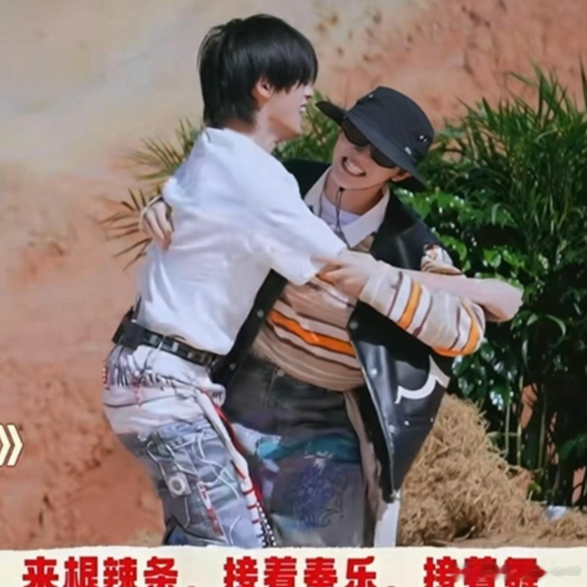 怎么还往前顶呢，这个腿是不是粘的过于紧了