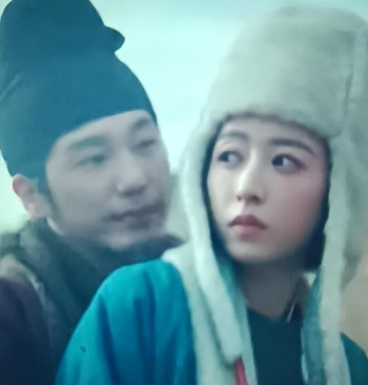 别再说《太平年》人物关系乱了！
剧组就是故意的，不把家谱搅成浆糊，怎么让你体会五