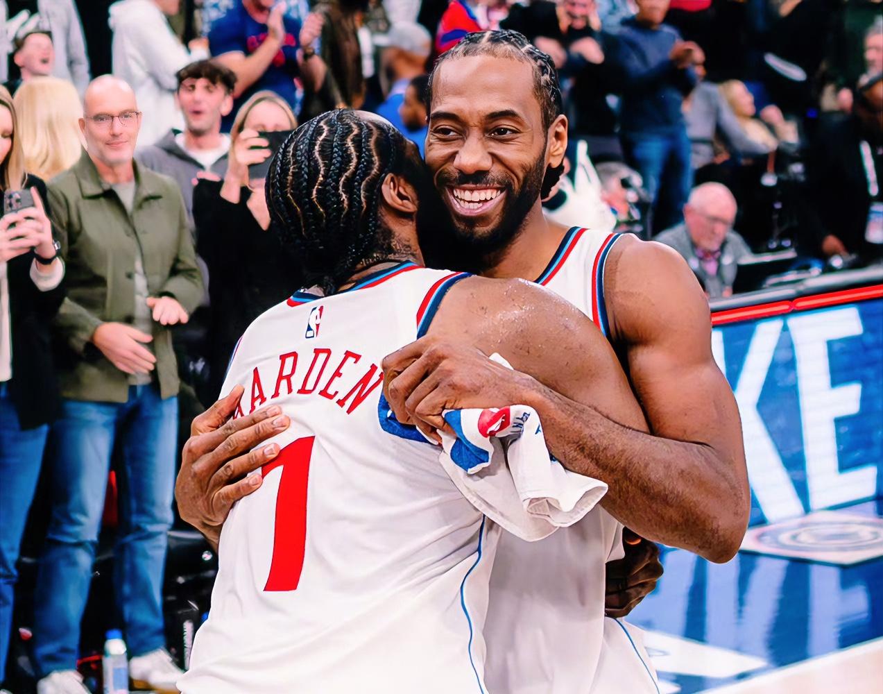 哈登：卡子哥，听说你脚踝扭伤无缘打你老东家猛龙？要不我也一块休了？？？
小卡：猛