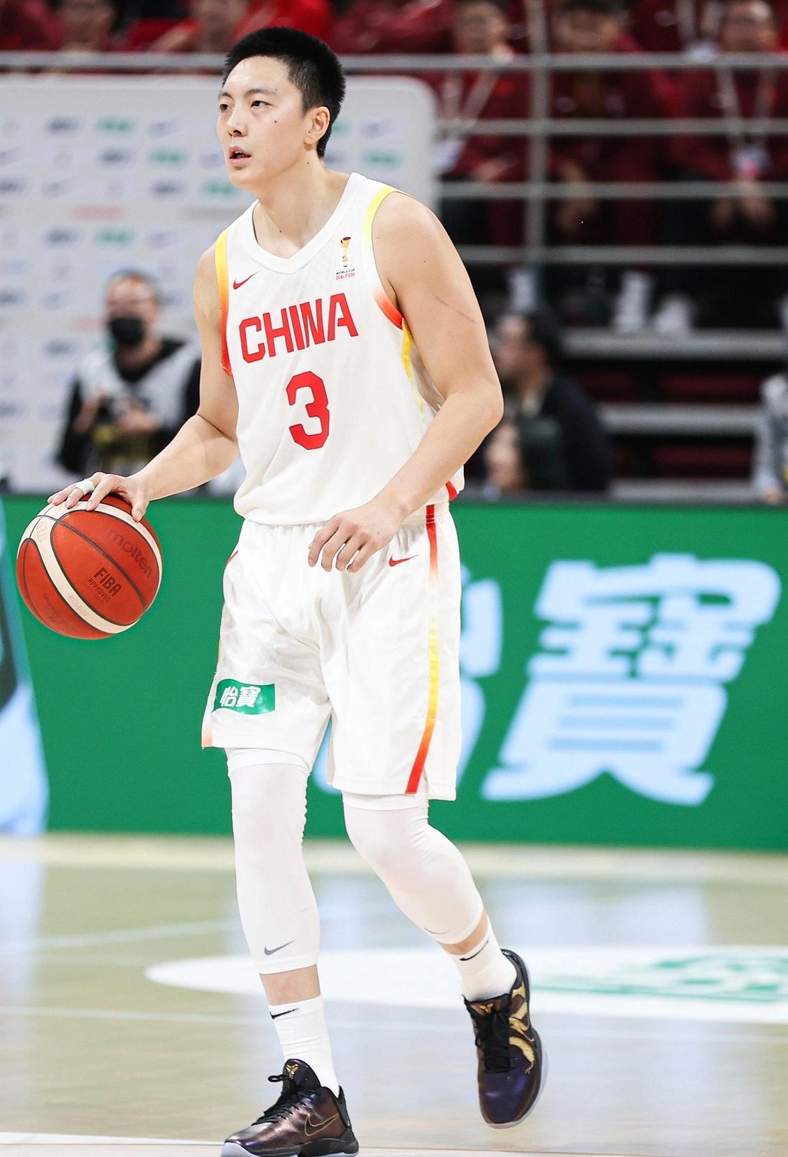 男篮官宣人员调整：高诗岩、冯傲返回俱乐部 ，增补胡明轩加入集训！
中国男篮官方发