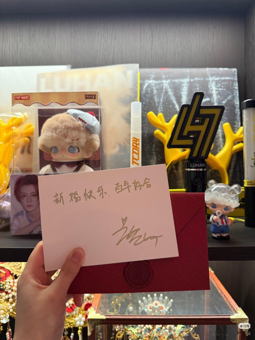 鹿晗给新婚粉丝送礼盒你说这八个字是鹿晗写的是吗而且还送了拍立得！有种让你记录下自