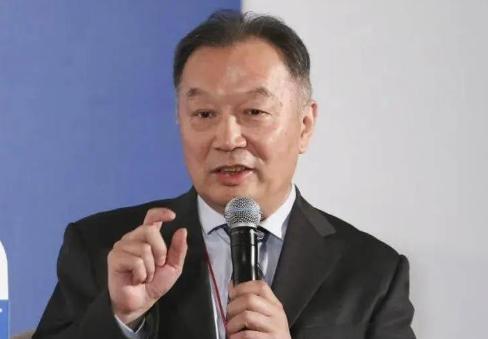 温铁军告诫：年轻人肯定回避不了的战争。他说，当下全球经济的核心矛盾，就是生产过剩