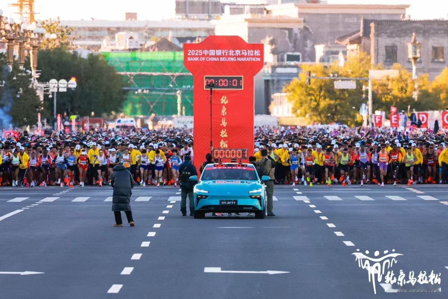 东风奕派成2025北京马拉松官方独家指定用车，继武汉马拉松后再携手中国大满贯赛事