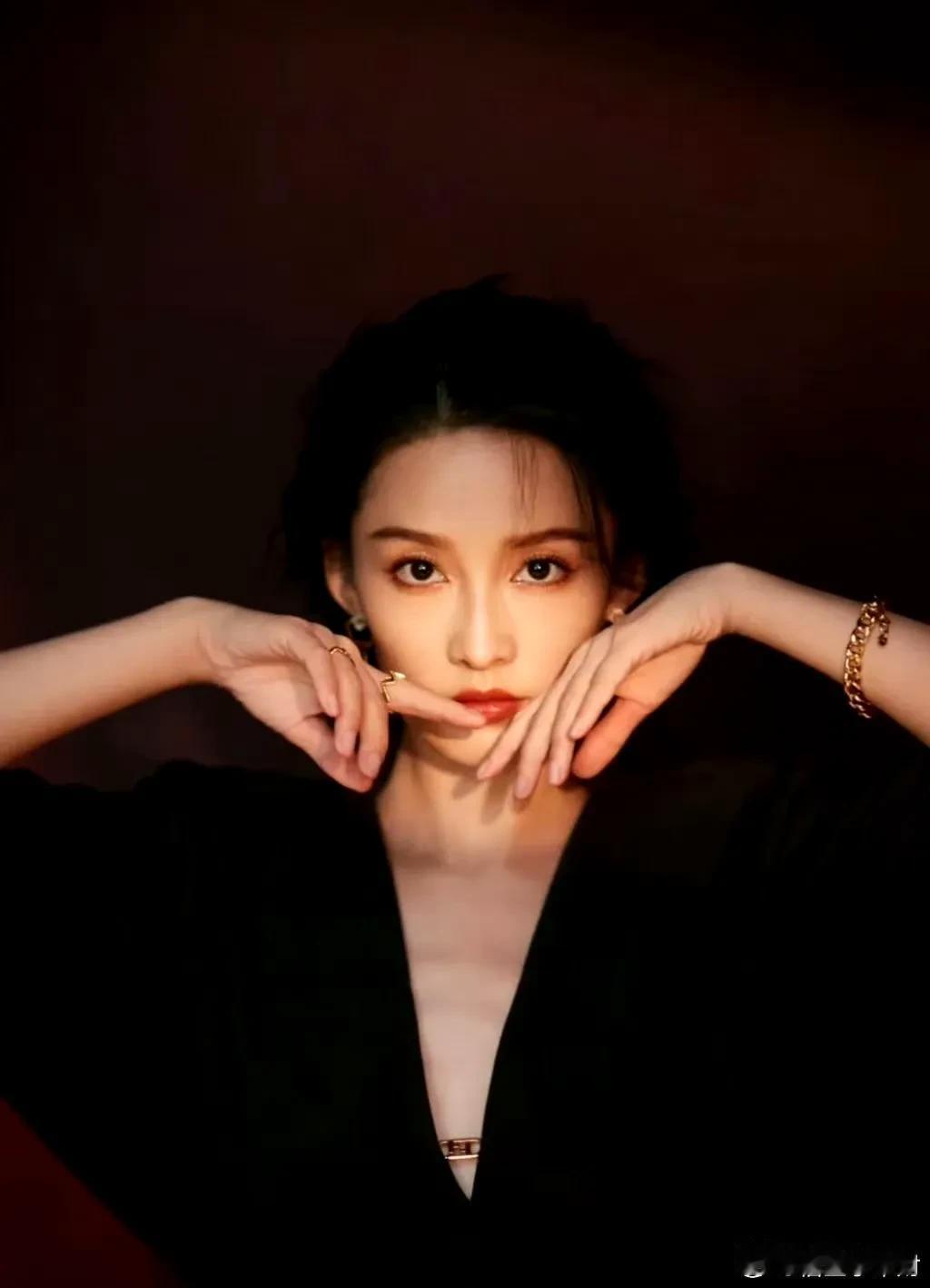 李沁优雅气质美
