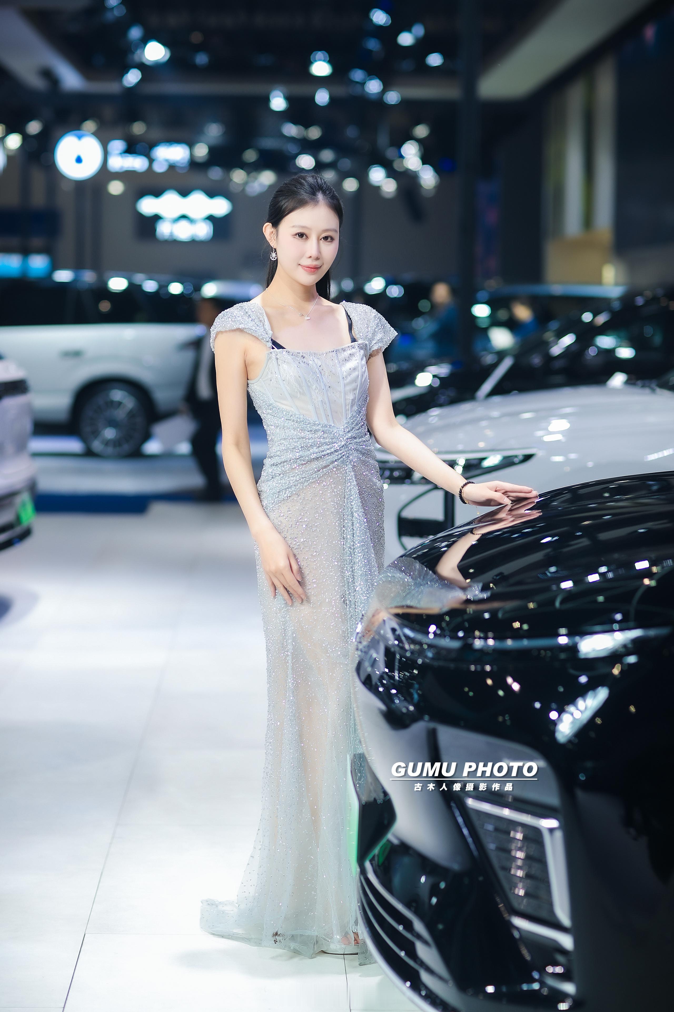 2025重庆汽车消费节星途展台模特小姐姐2025重庆汽车消费节 