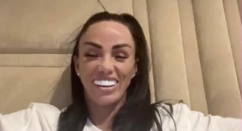 英国白人女星 Katie Price 整成了这样！