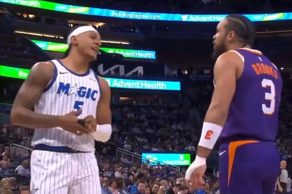 刚刚从伤病中恢复的狄龙-布鲁克斯，在太阳队与魔术队的比赛中复出仅89秒就因与裁判