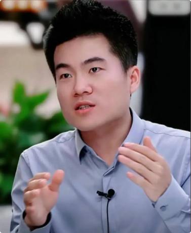 董宇辉曾说："游戏杀死了不自律的少年，他们本该勤奋学习，身心健康。然而，铺天盖地