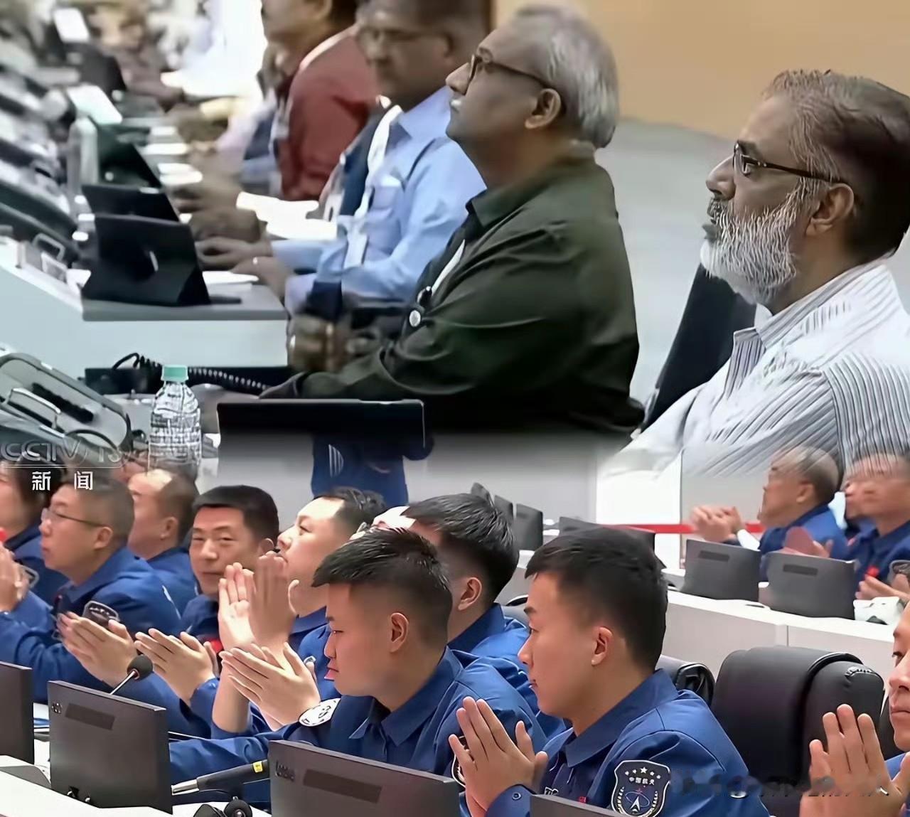 对比一哈子！[捂脸]
印度的年轻人才是不是都跑到美国去了吗？这印度航天人怎么看上