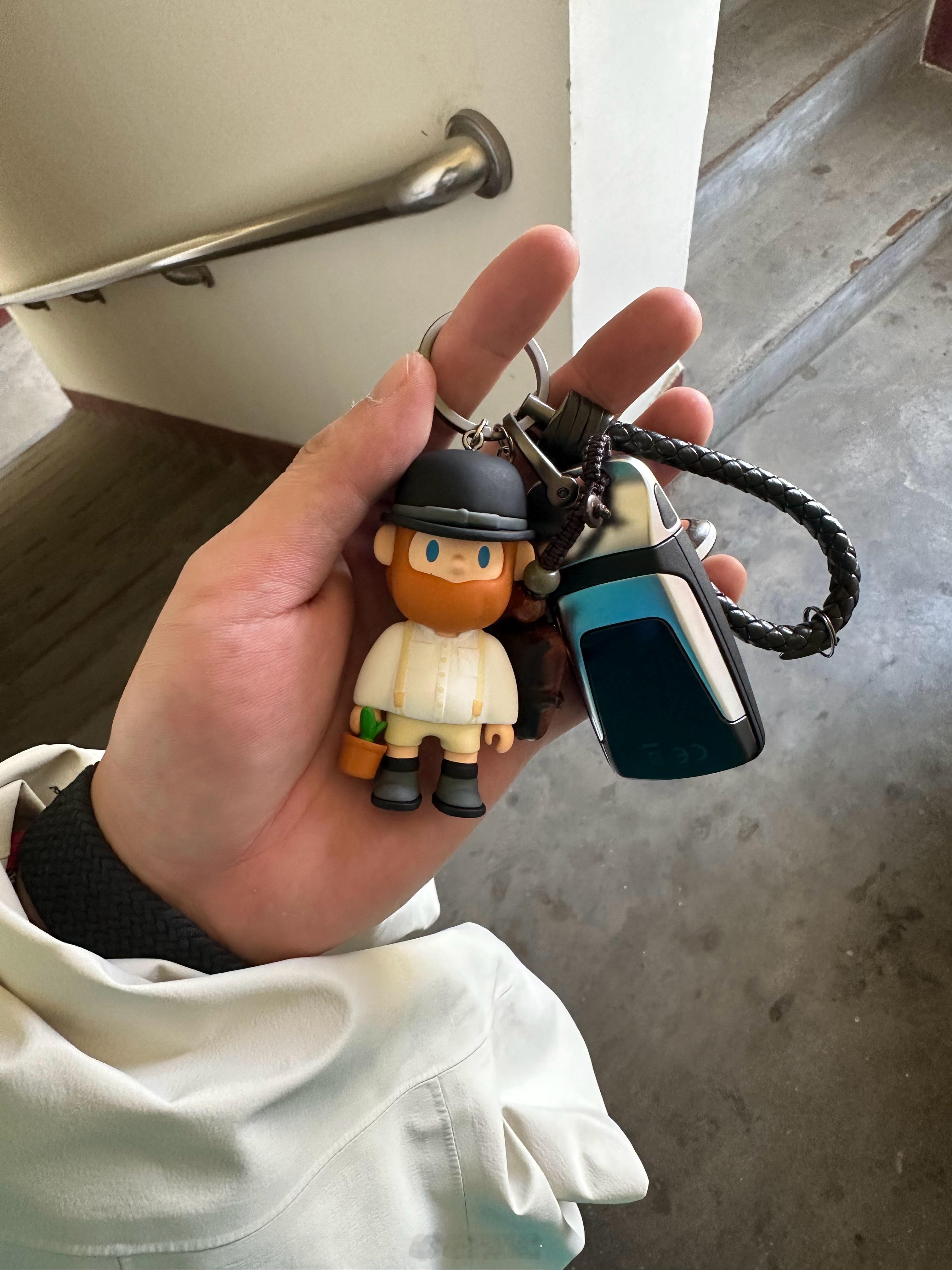今天跟朋友（新手）在咖啡馆聊起来训练。说新手需要每天练两个小时吗？或者上下午不是