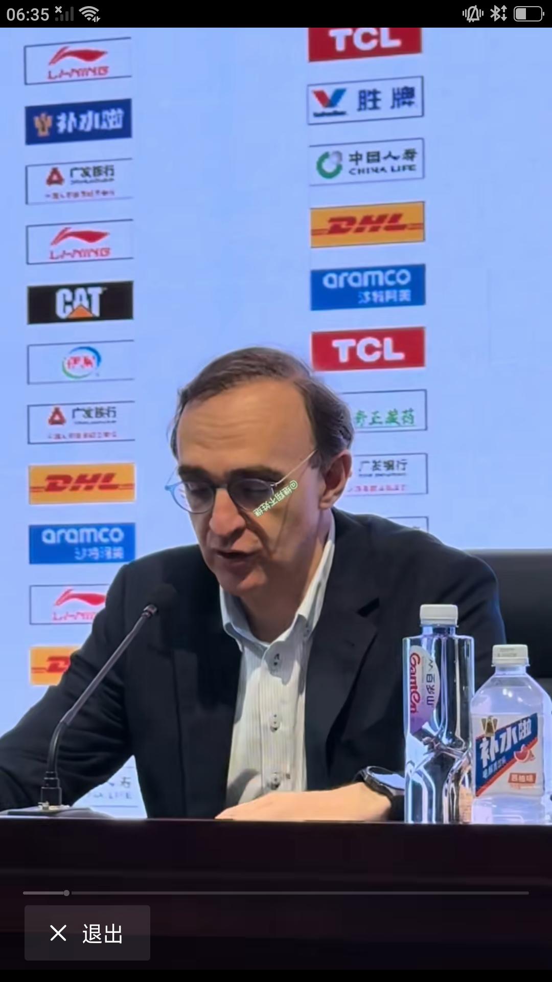 昨晚，辽宁队主场大胜排名垫底的四川队，止住连败，暂时以19胜16负排名积分榜第九