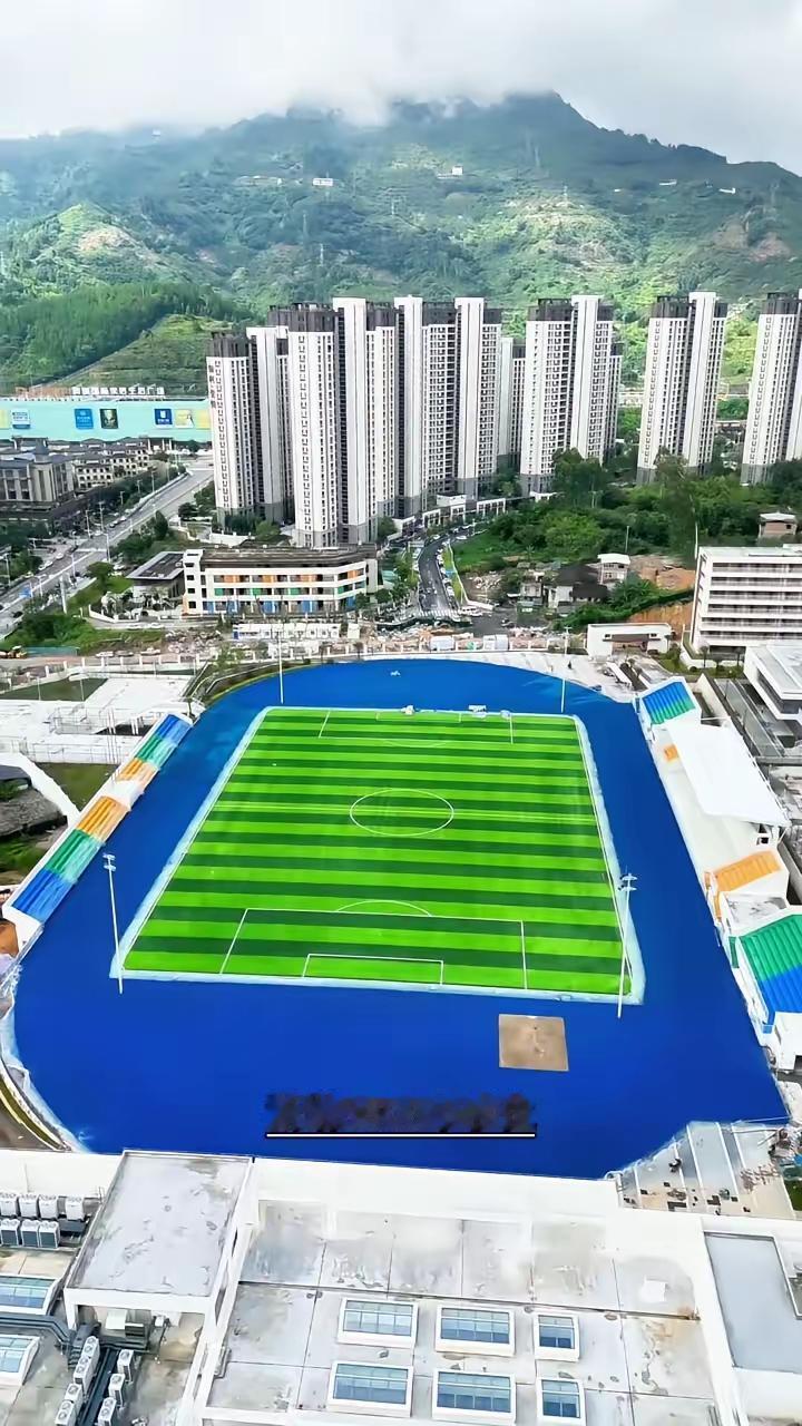 福建师大永泰附属中学今年秋季正式开学，这对永泰的学生来说是个好消息。按照福州市教