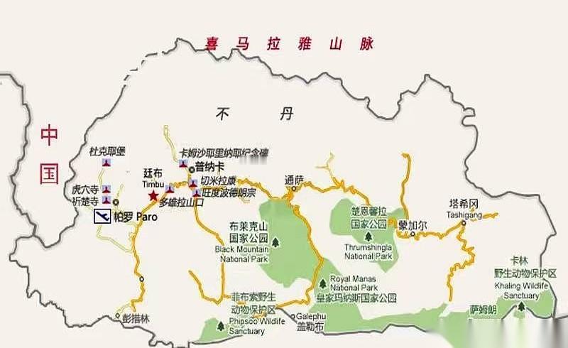 1975年，锡金。一场所谓的“公投”正在进行。
投票站门口，站着的不是维持秩序的