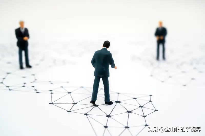 关于人脉
你没朋友？
是你先关上了门。

老王抱怨，现在的人都是势利眼，没一个真