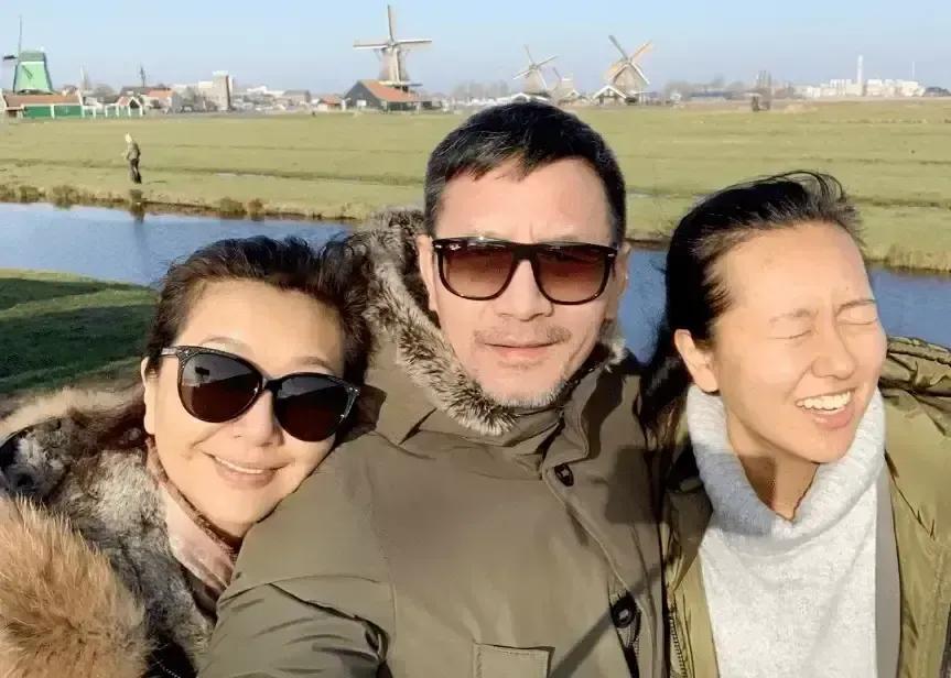 田小洁能俘获江珊的芳心，肯定是先过了女儿这一关，江珊是位好妈妈，再婚的选择绝对尊