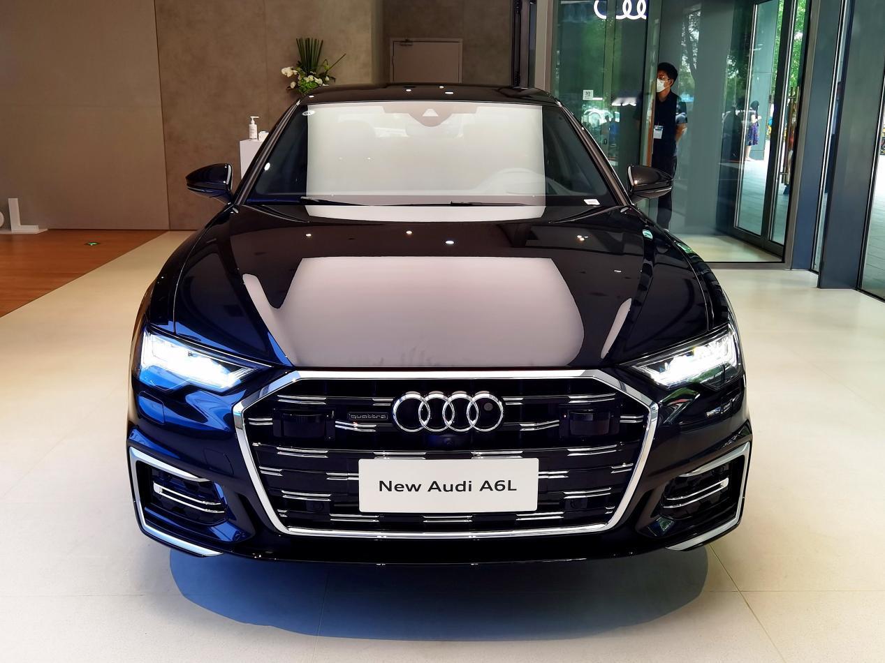 AUDI 