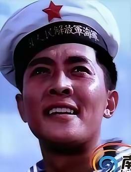海军服帽的穿戴看出演员的真实演绎水平。唐国强，郭凯敏，是中国海军规范穿戴衣帽标准