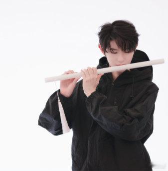一诺眼神好带感 多年的赛场征战，有些习惯已经不只是在赛场上才会有的，在生活里也会