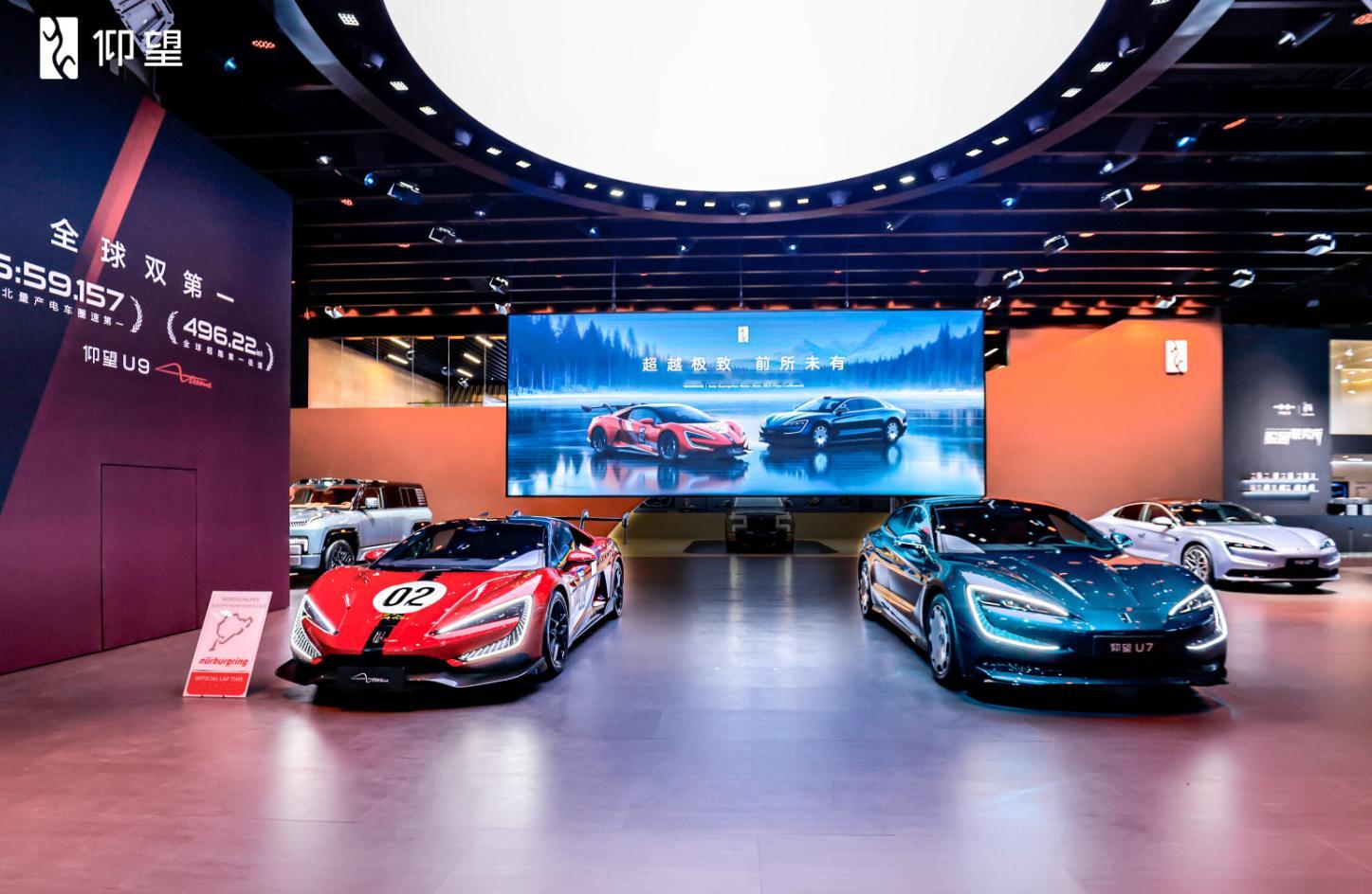 不得不说，看完这个我认为仰望品牌通过此次广州车展，再度彰显了在新能源超跑与豪华轿