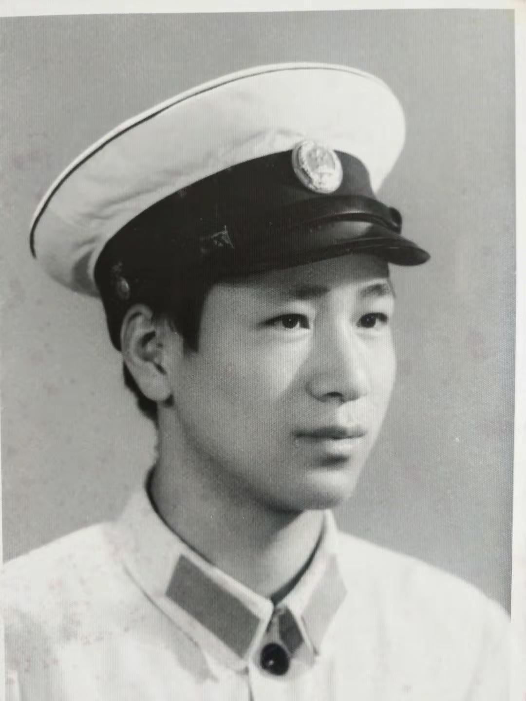 今天，我们警察的节日，祝自己节日快乐！