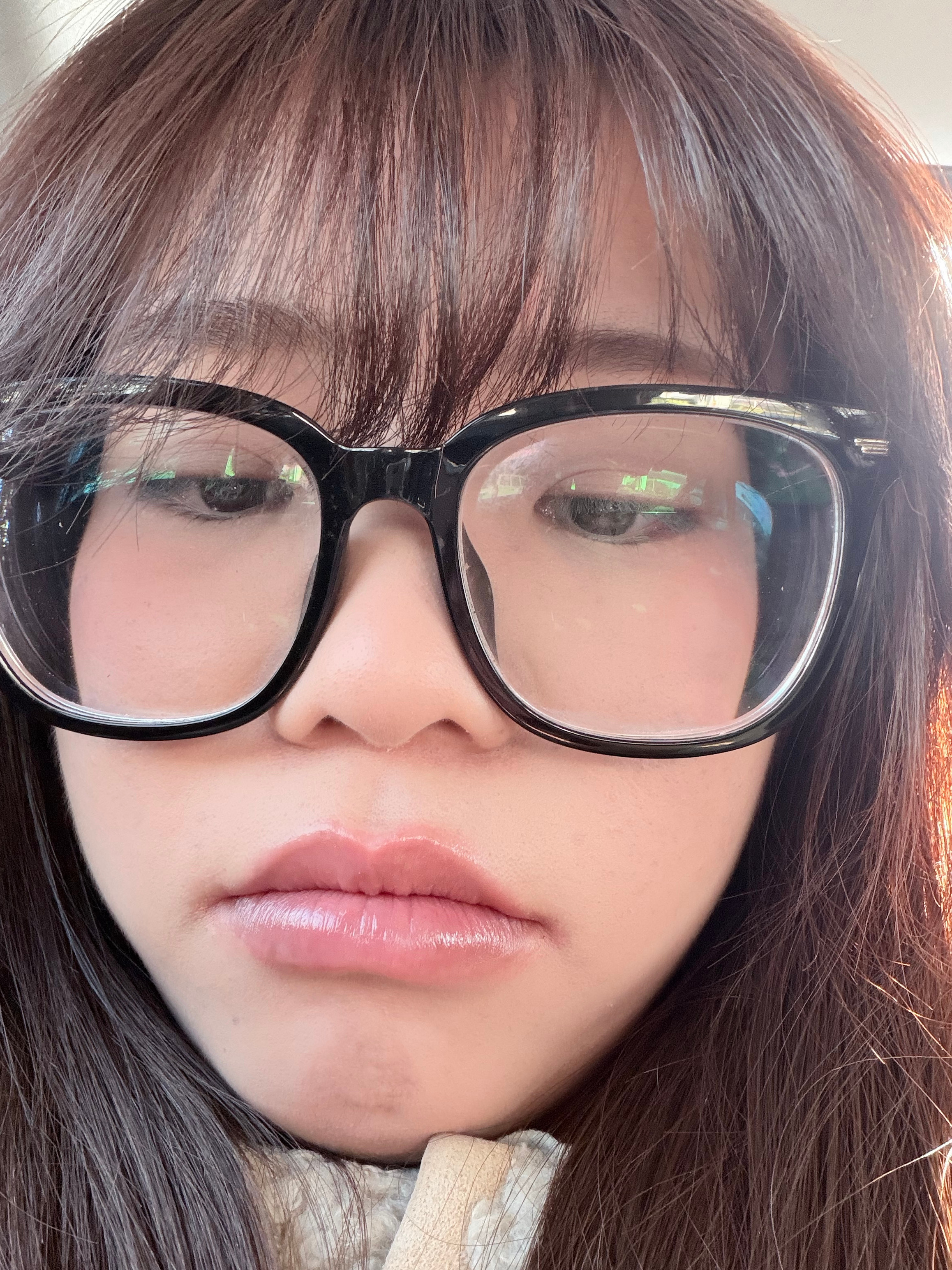 不开心 又被那个老板娘说了 说我素材重复  干运营好心累 好崩溃 不想干了 没招