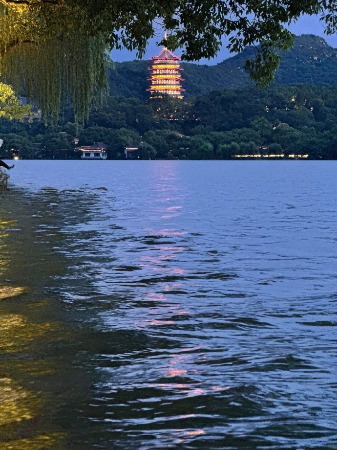 日落会治愈我们，千千万万次 ​​​