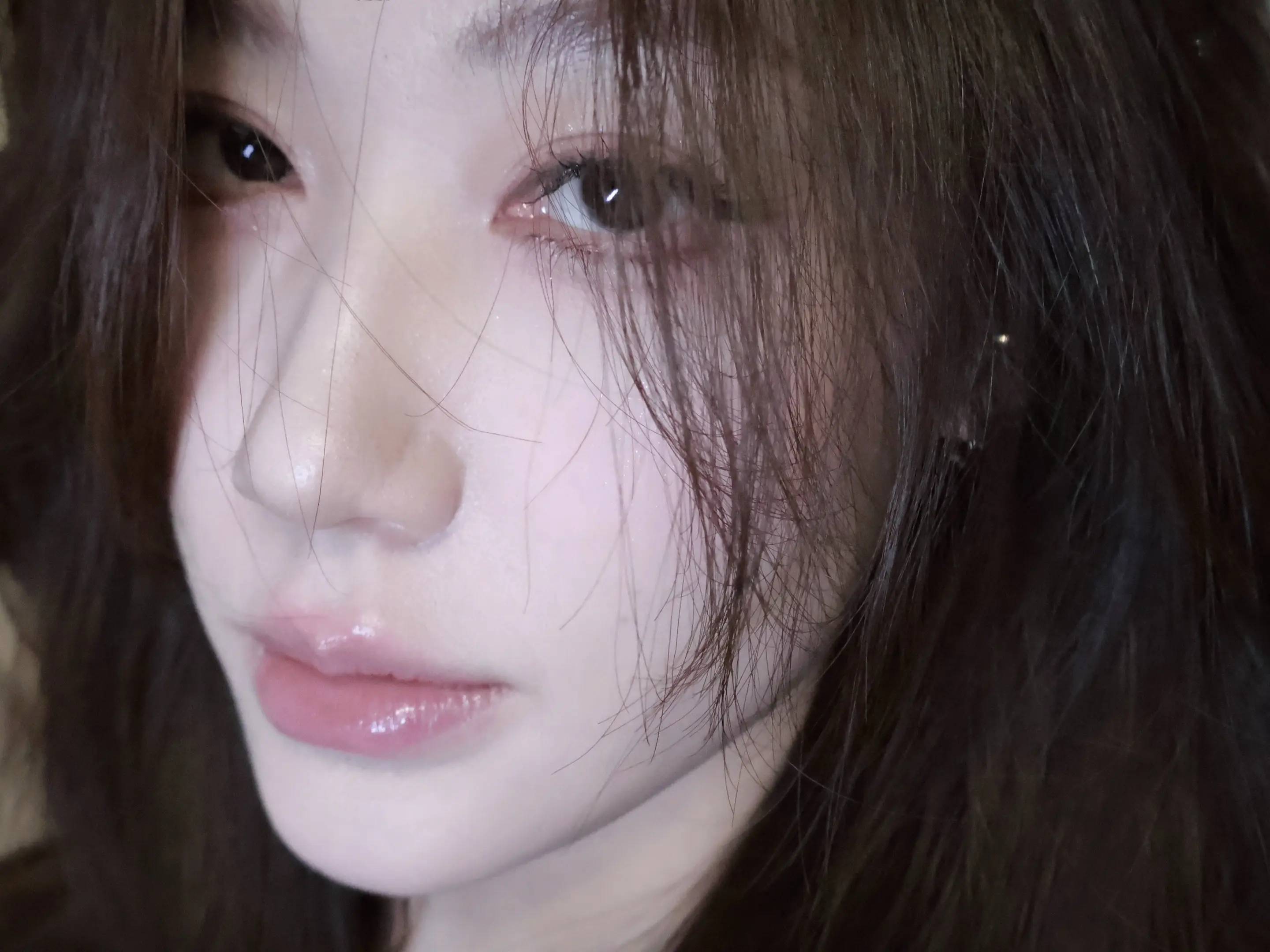 你呆呆的望着月亮 在想我吗。