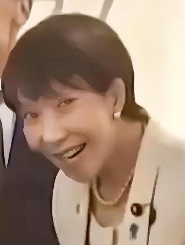 高市早苗的丑闻一件接着一件来，接下来就看日本怎么选择。日本国内神户学院大学法学教