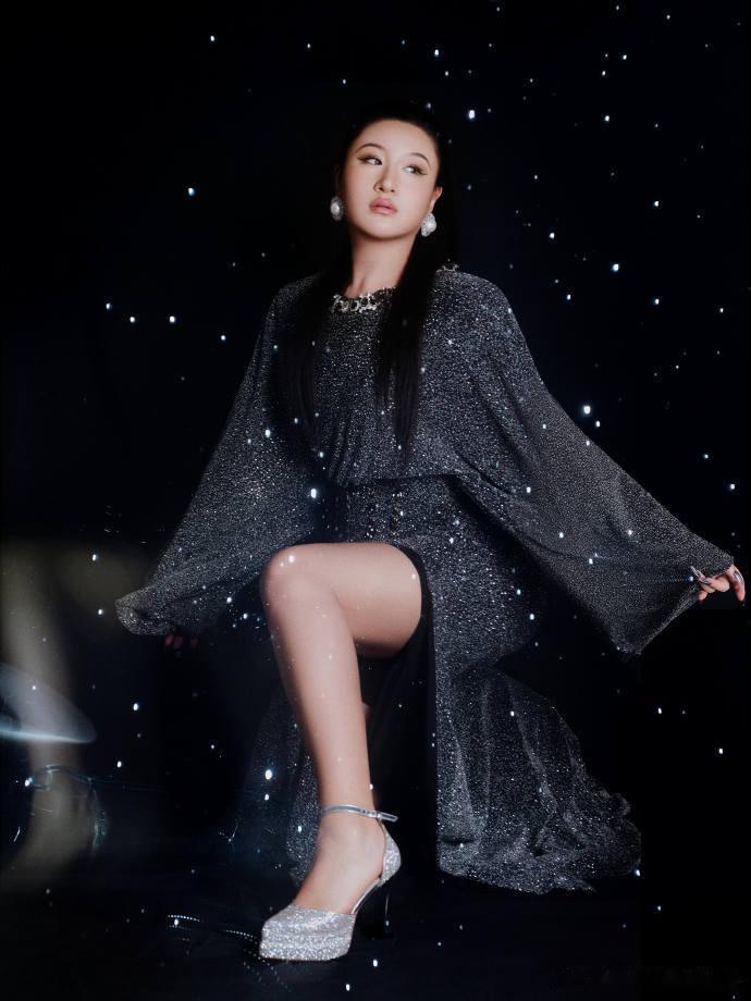 锤娜丽莎电影圈姐也来逛逛锤 娜丽莎发博称“电影圈，姐也来逛逛”姐 姐气场好强大了