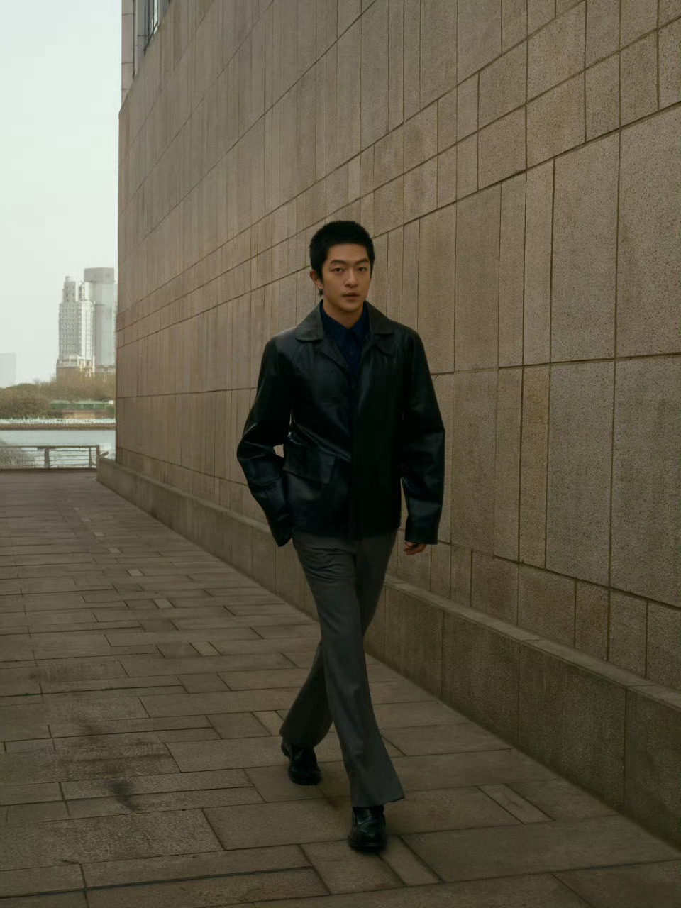 屈楚萧听到张万森四周年快乐的反应屈楚萧就是最权威的寸头帅哥！！那股子劲就是独属于