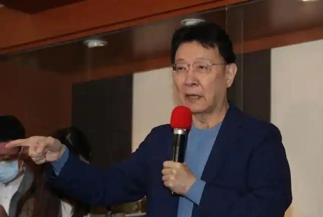 台湾名嘴赵少康再度抛出惊人说法。他曾在节目中说：大陆可能要实现统一，就是大陆把台