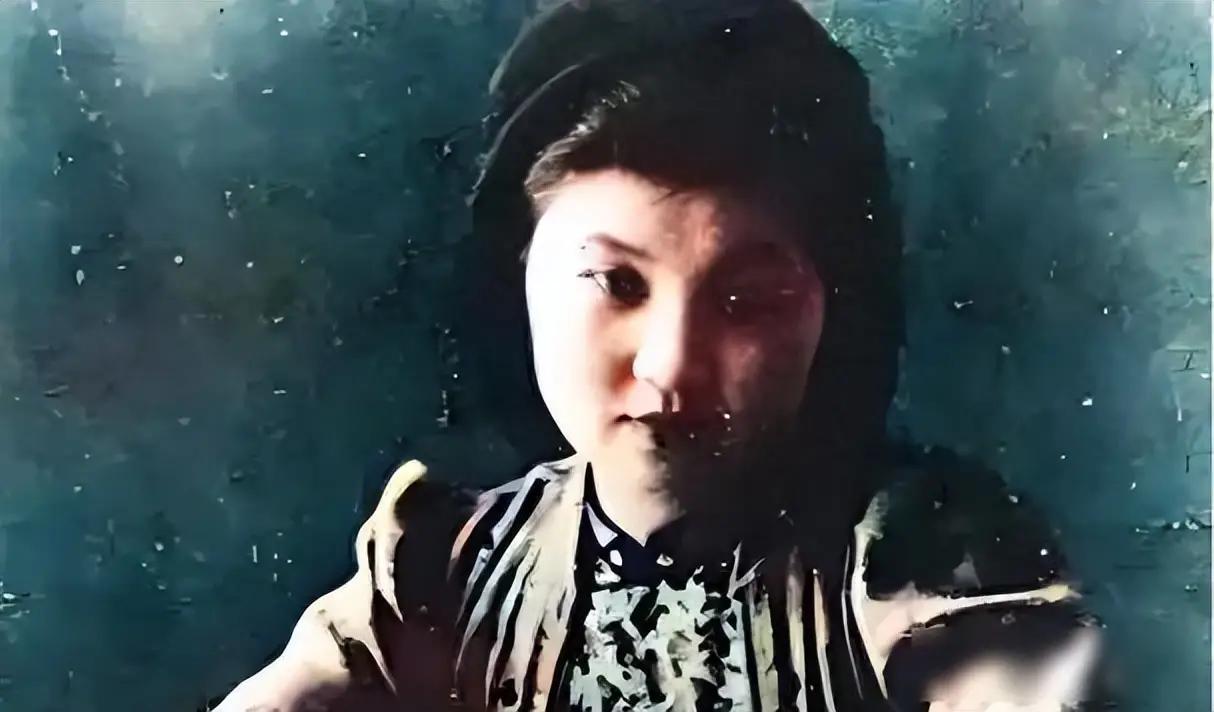 章亚若第一任丈夫名叫唐英江，婚后，章亚若又和郭礼伯相识相恋。事情败露后，唐英江受