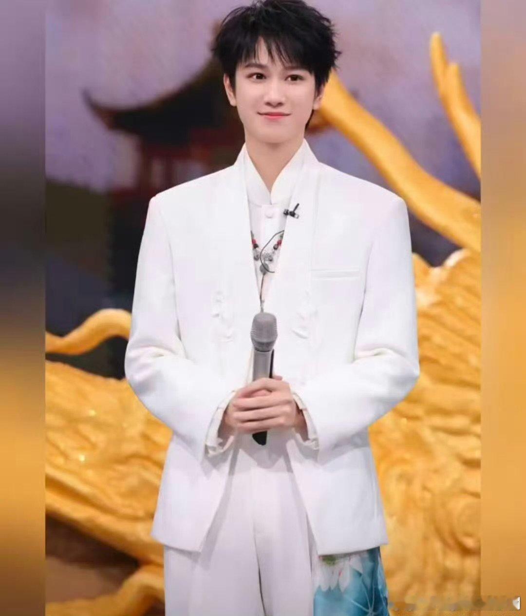 好六水龙吟专场四网收视第一你好星期六 狐闹兄弟也太有梗了吧！和竹笋兄弟互怼全程名