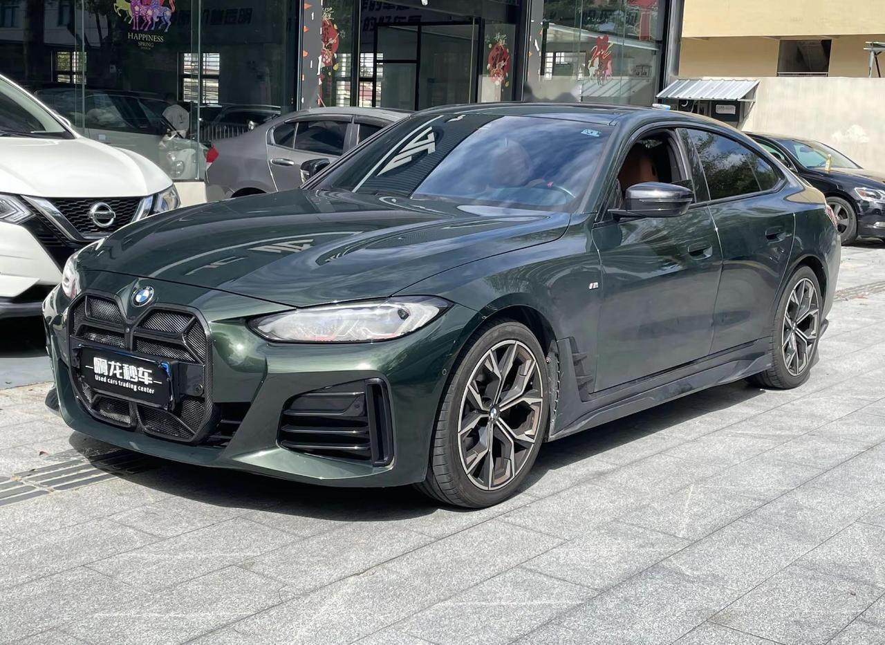 宝马4系轿跑。宝马4系 2022款 430i Gran Coupe M运动曜夜套