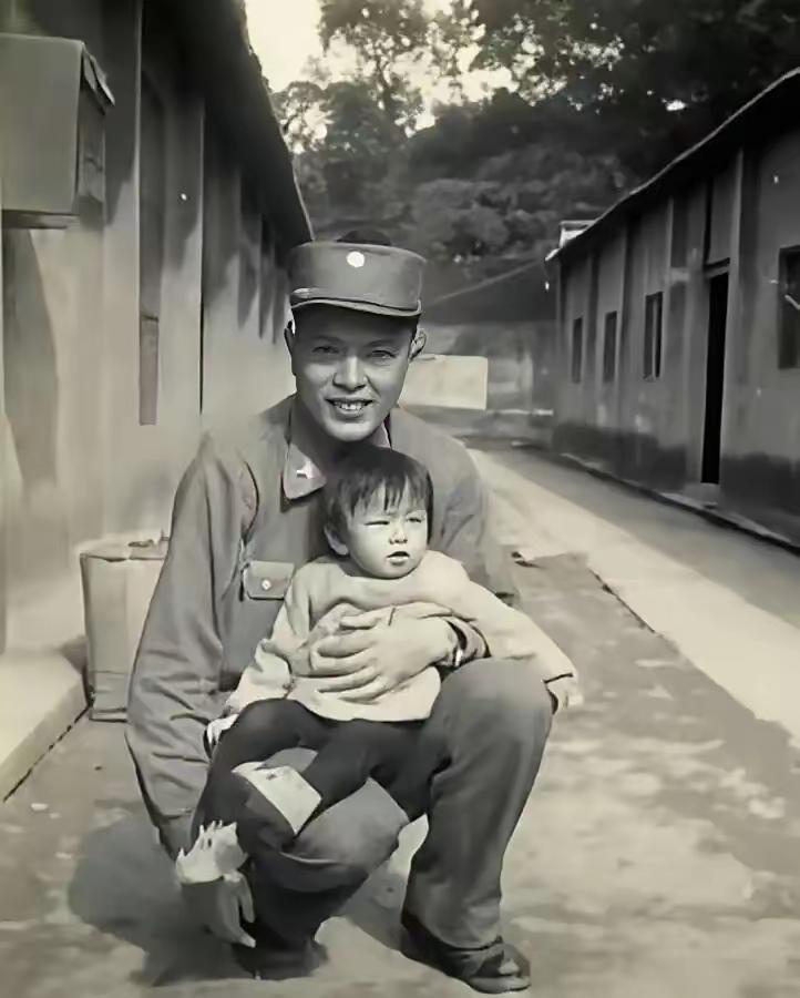 中国国民党中央主席郑丽文相貌酷似父亲郑清辉