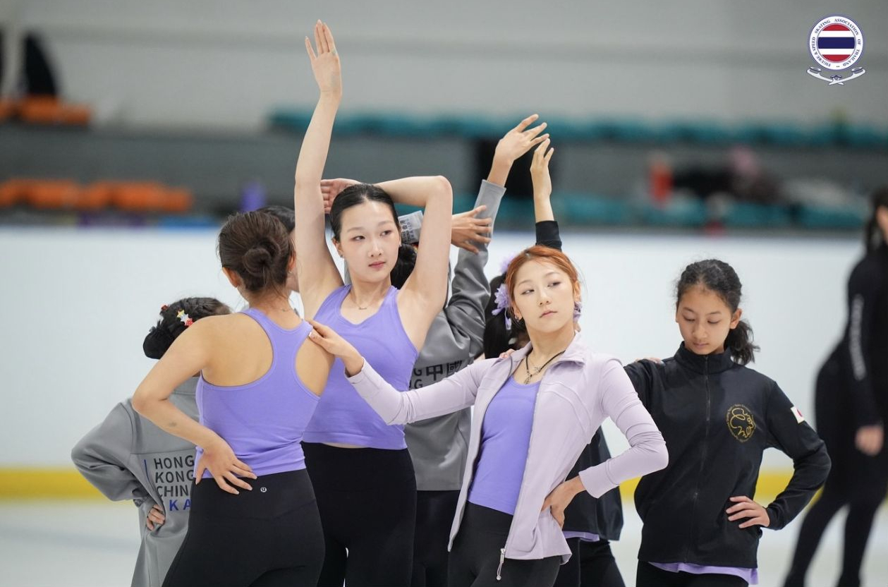 ISU九人队列滑训练营（泰国）的中国妹妹，发现了冉冉徐静昱