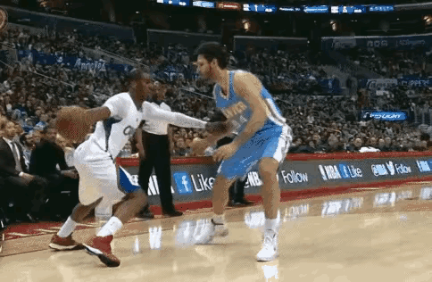 谁说小个子打不了NBA！

你看，保罗的个头只有183.但不也是在NBA呼风唤雨