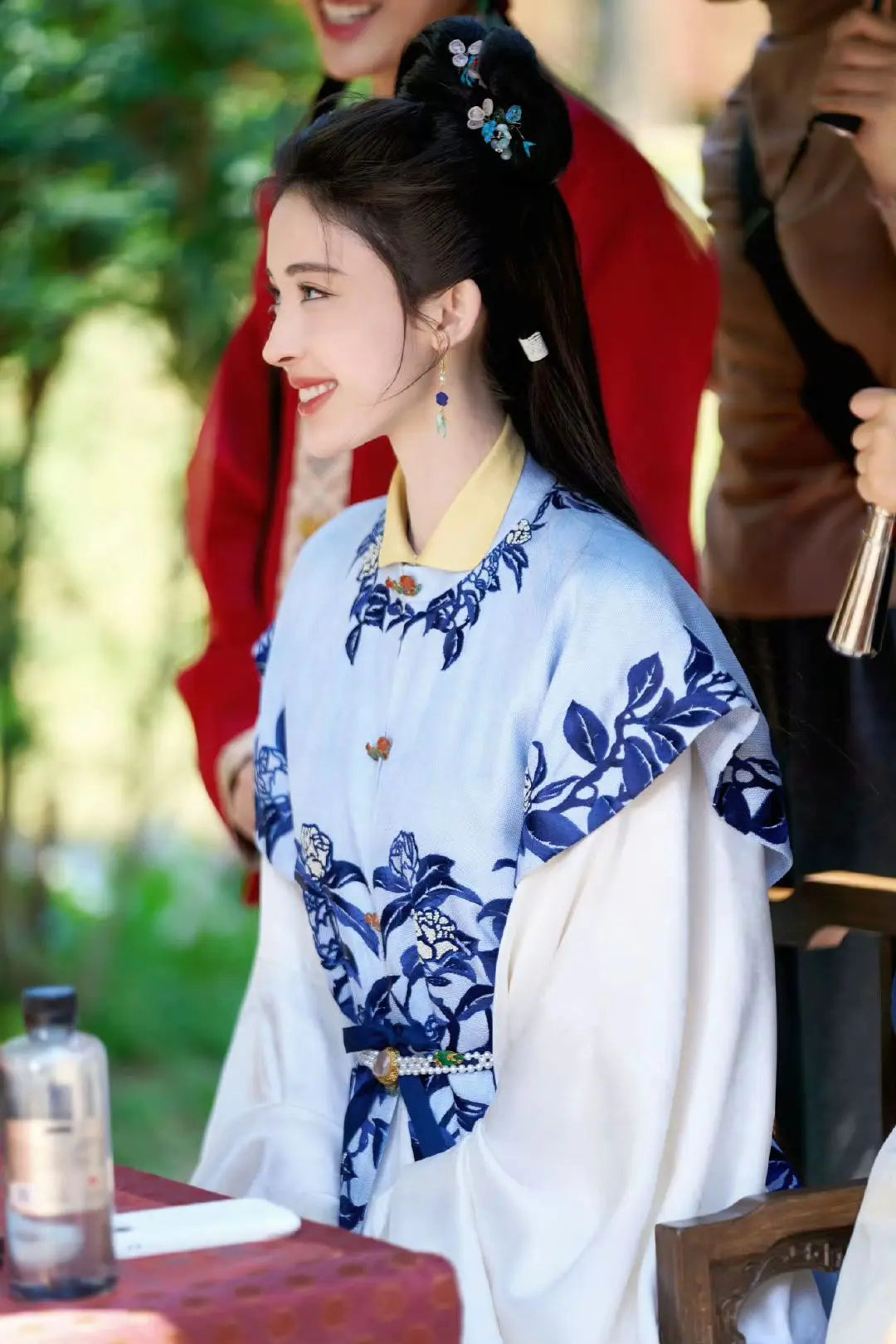 巧笑倩兮，美目盼兮cr：娜扎全球后援会