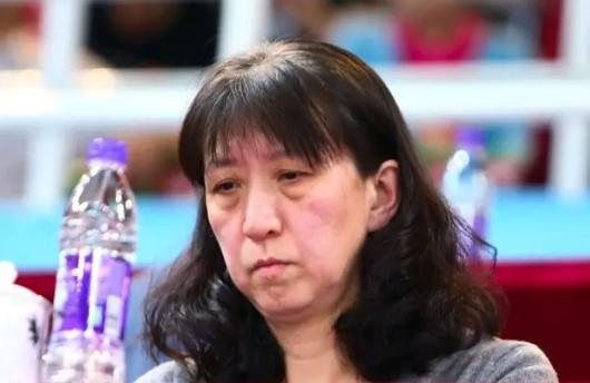 之前，挺喜欢的一个人，沉稳，温厚，低调，有一种成熟的底气和魅力，和陈指导，郎指导