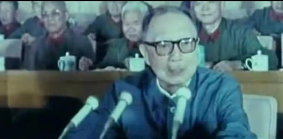 一生追随！聂帅：在我心中，毛主席永远是第一位
 
开国元帅聂荣臻，一辈子跟着毛主