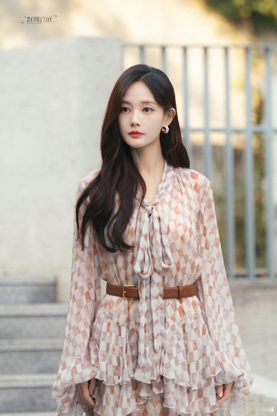 李一桐美人余路透有，扑面而来的是属于李一桐的香气