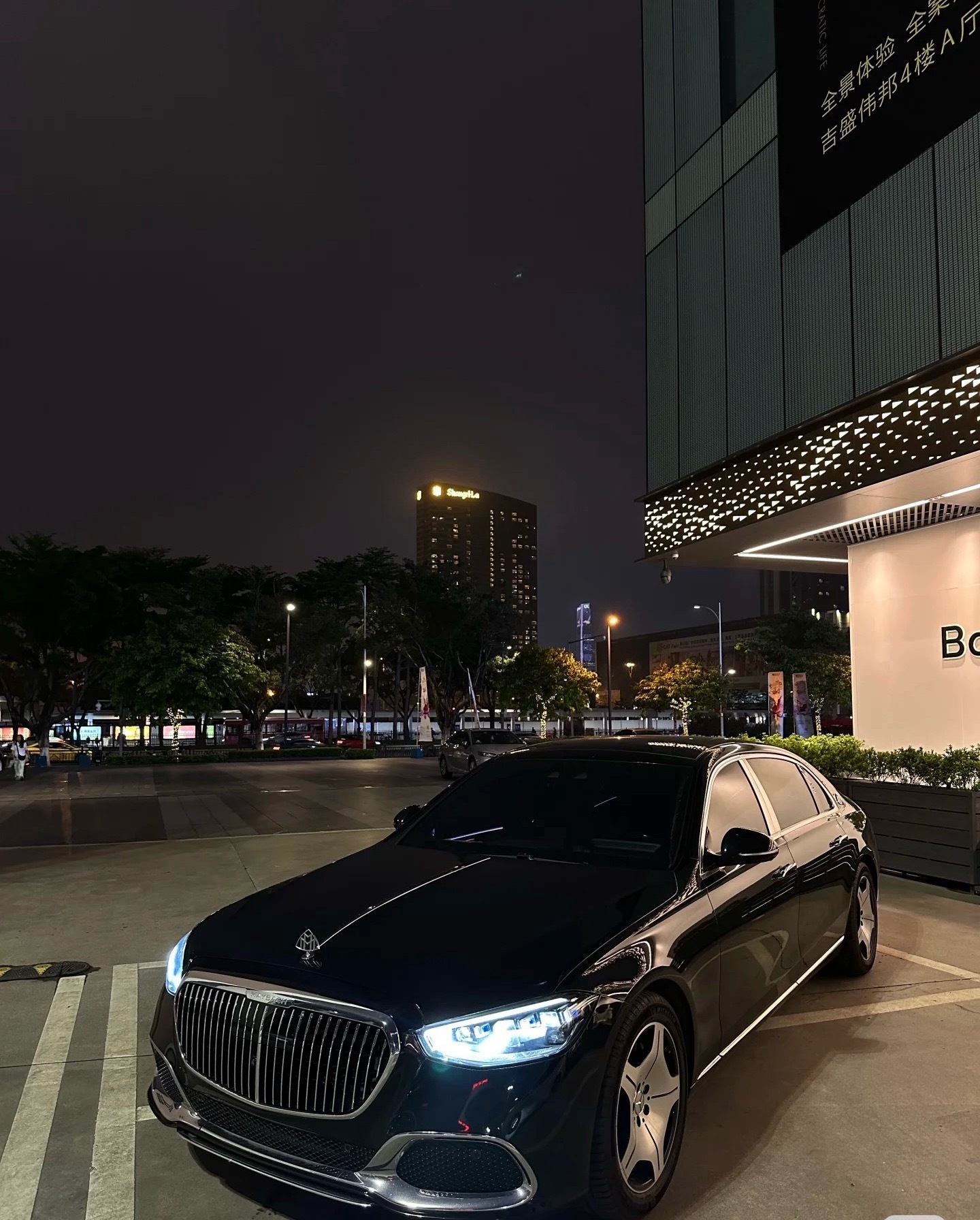 迈巴赫S480有喜欢的吗？2024年两台，公里不同价格差5万