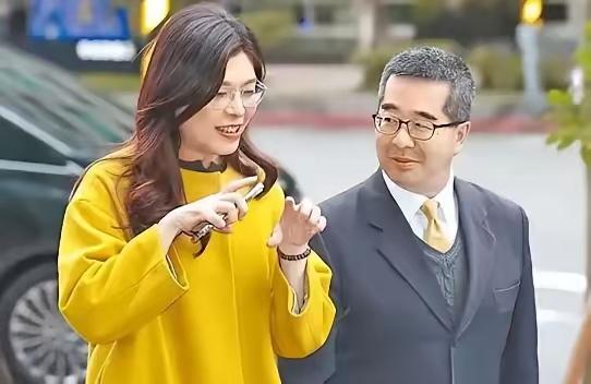 萧旭岑一句话，直接把台湾政坛炸翻了天。国民党副主席萧旭岑近日公开表态，台湾根本没